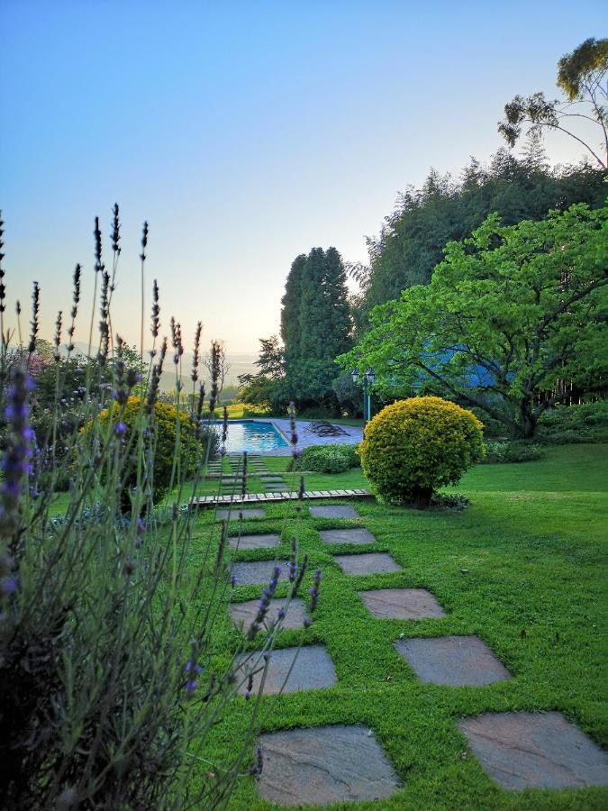 Halliwell Country Inn 호윅 외부 사진